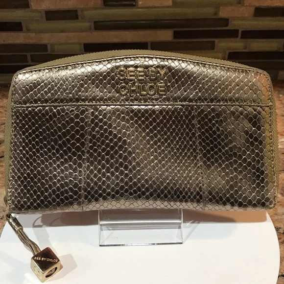 See By Chloe Metallic Leather Zip Around Wallet 🤩❤️‍🔥